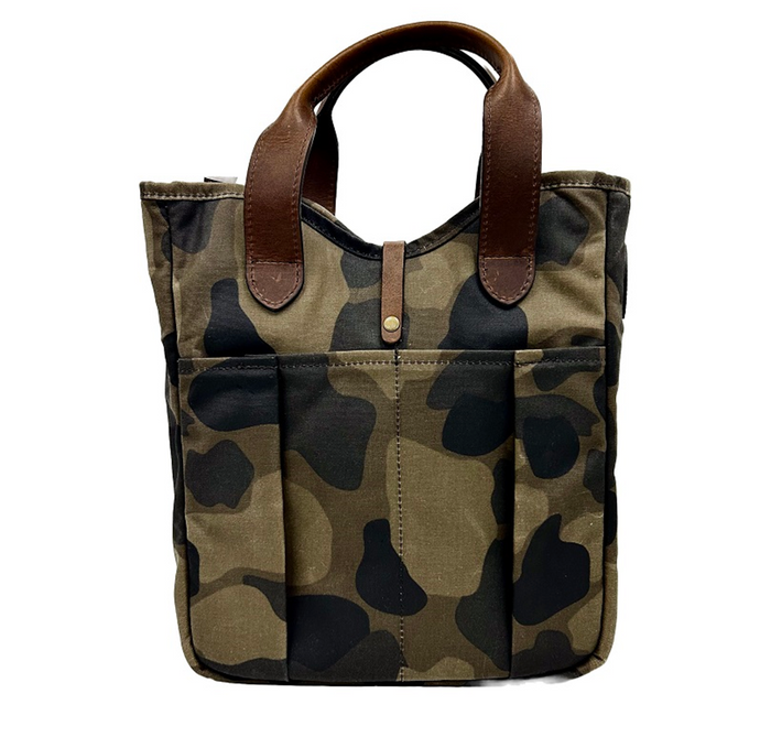 Tote bag in camo fabric and leather handles