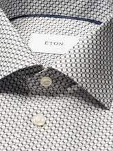 close up of interlinking chain print